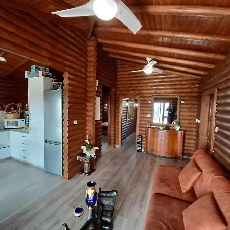 Mona's Log Cabin Monagroulli